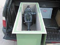 Přepravní bedna na lodní motor