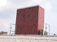 Komínový kryt GSM antén na Báňském úřadu