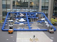 Vytahování do závěsů na konzolách pomocí řetězových zvedáků a dvojice elektrických vozíků