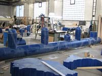 Montáž rámu ve výrobní hale