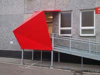 Přístřešek u vstupu do zákaznického centra