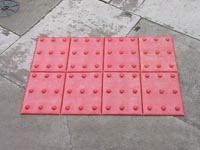 Plastické panely pro obložení barového pultu