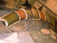 Výroba umělých stromů a lián