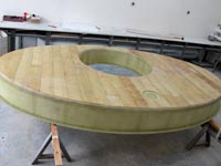 Oválná vodní nádrž