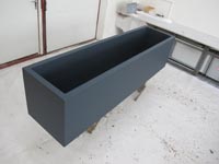 Laminátové antracitové květníky